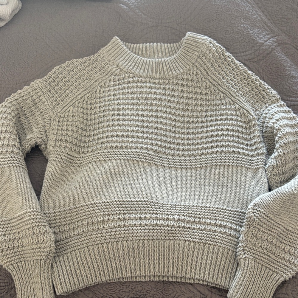 Universal Thread Women's Light Gray Textured Sweater